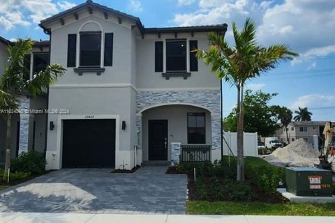 Villa ou maison à vendre à Miami Gardens, Floride: 4 chambres, 164.72 m2 № 1294715 - photo 3