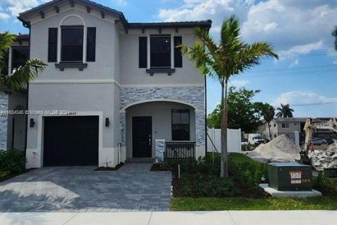 Casa en venta en Miami Gardens, Florida, 4 dormitorios, 164.72 m2 № 1294715 - foto 1