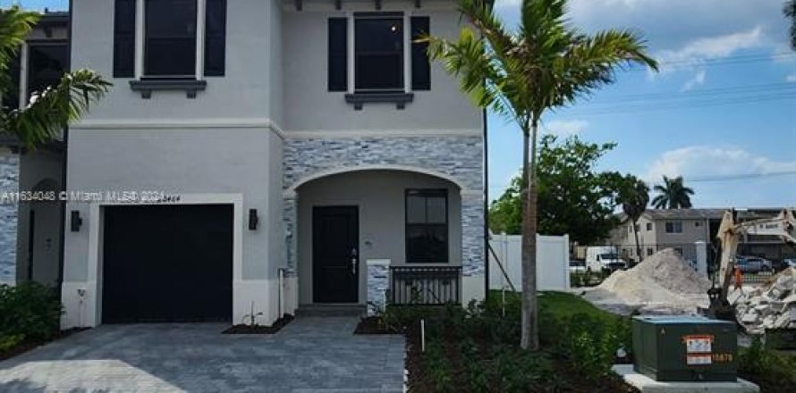 Villa ou maison à Miami Gardens, Floride 4 chambres, 164.72 m2 № 1294715