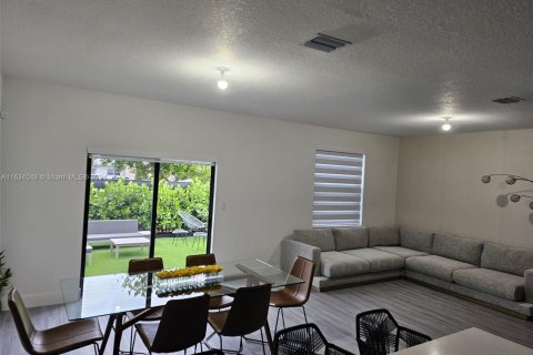 Villa ou maison à vendre à Miami Gardens, Floride: 4 chambres, 164.72 m2 № 1294715 - photo 10