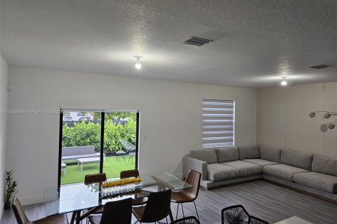 Villa ou maison à vendre à Miami Gardens, Floride: 4 chambres, 164.72 m2 № 1294715 - photo 6