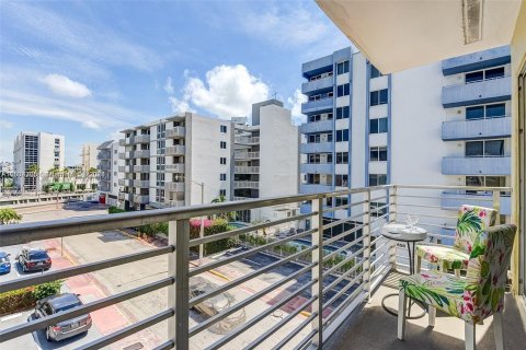 Copropriété à vendre à Miami Beach, Floride: 34.37 m2 № 1011330 - photo 6