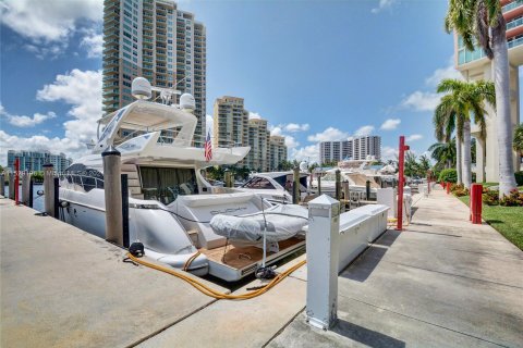 Condo in Aventura, Florida, 3 bedrooms  № 1011281 - photo 11