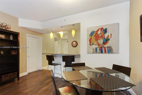 Condo in South Miami, Florida, 2 bedrooms  № 1380476 - photo 4