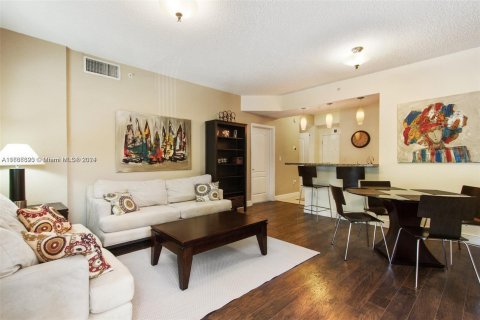 Condo in South Miami, Florida, 2 bedrooms  № 1380476 - photo 2