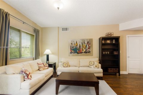 Condo in South Miami, Florida, 2 bedrooms  № 1380476 - photo 3