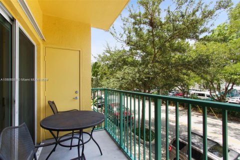 Condo in South Miami, Florida, 2 bedrooms  № 1380476 - photo 17