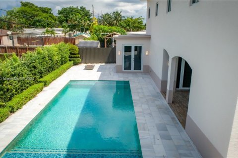 Villa ou maison à vendre à Hialeah, Floride: 4 chambres, 233.28 m2 № 1372469 - photo 13