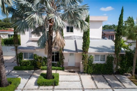 Villa ou maison à vendre à Hialeah, Floride: 4 chambres, 233.28 m2 № 1372469 - photo 2