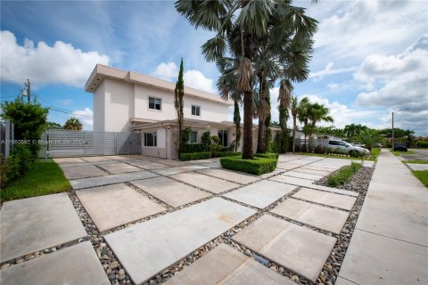 Villa ou maison à vendre à Hialeah, Floride: 4 chambres, 233.28 m2 № 1372469 - photo 25