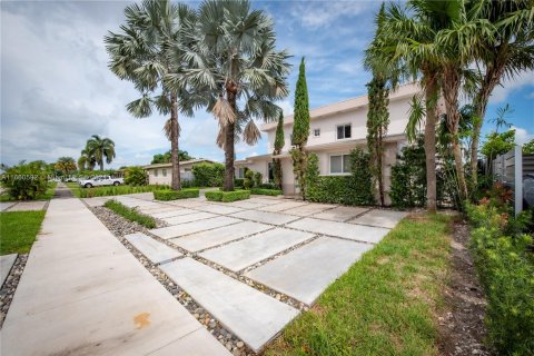 Villa ou maison à vendre à Hialeah, Floride: 4 chambres, 233.28 m2 № 1372469 - photo 23