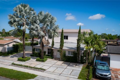 Villa ou maison à vendre à Hialeah, Floride: 4 chambres, 233.28 m2 № 1372469 - photo 3