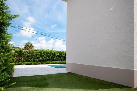 Casa en venta en Hialeah, Florida, 4 dormitorios, 233.28 m2 № 1372469 - foto 21