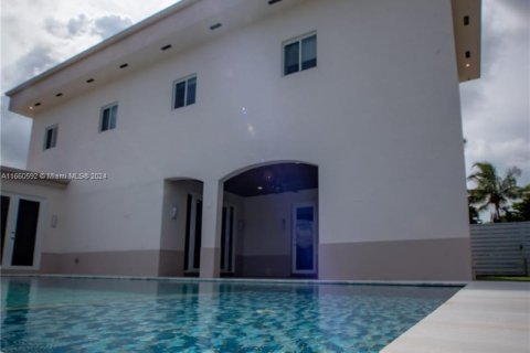 Casa en venta en Hialeah, Florida, 4 dormitorios, 233.28 m2 № 1372469 - foto 19