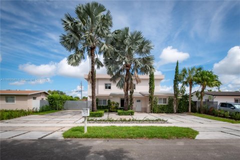 Villa ou maison à vendre à Hialeah, Floride: 4 chambres, 233.28 m2 № 1372469 - photo 4