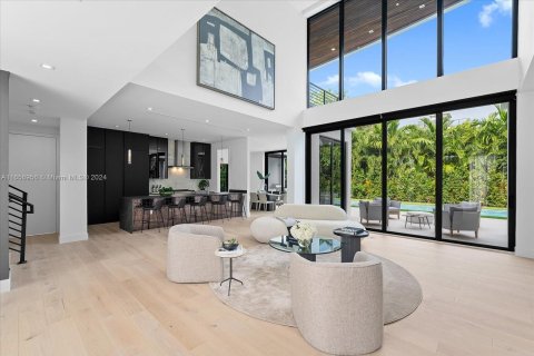 House in Miami Beach, Florida 5 bedrooms, 444.17 sq.m. № 1372468 - photo 18