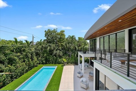 House in Miami Beach, Florida 5 bedrooms, 444.17 sq.m. № 1372468 - photo 10