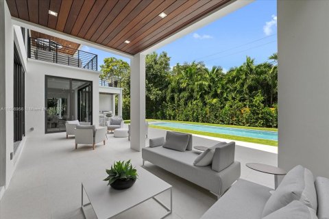 House in Miami Beach, Florida 5 bedrooms, 444.17 sq.m. № 1372468 - photo 12