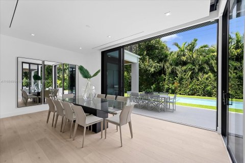 House in Miami Beach, Florida 5 bedrooms, 444.17 sq.m. № 1372468 - photo 5