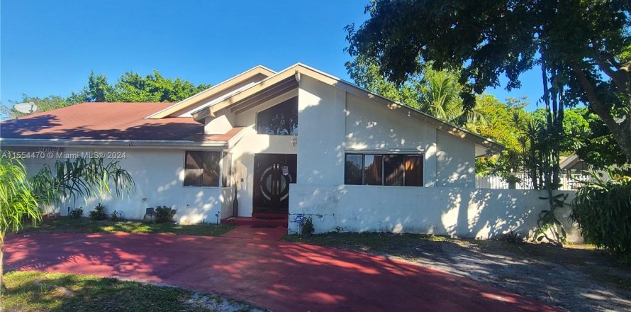 House in Miami, Florida 3 bedrooms, 145.95 sq.m. № 1078554