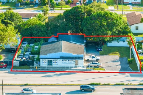 Commercial property in West Park, Florida № 818331 - photo 1