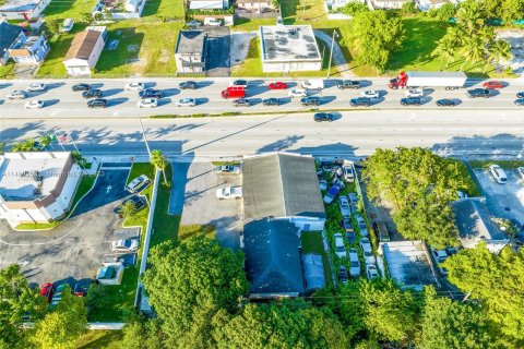 Commercial property in West Park, Florida № 818331 - photo 17