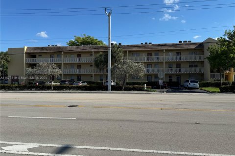 Copropriété à vendre à Tamarac, Floride: 2 chambres, 99.41 m2 № 1160571 - photo 3