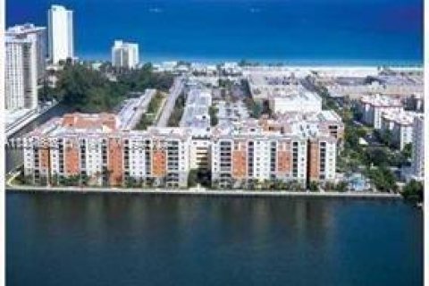 Condominio en venta en Sunny Isles Beach, Florida, 1 dormitorio, 66.43 m2 № 1160568 - foto 20