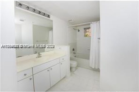Condominio en venta en Sunny Isles Beach, Florida, 1 dormitorio, 66.43 m2 № 1160568 - foto 16