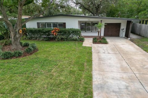 House in Tampa, Florida 3 bedrooms, 133.04 sq.m. № 1444387 - photo 2