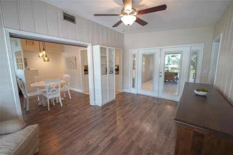 House in Tampa, Florida 3 bedrooms, 133.04 sq.m. № 1444387 - photo 9