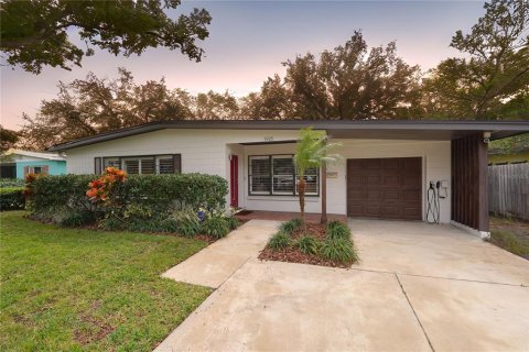 House in Tampa, Florida 3 bedrooms, 133.04 sq.m. № 1444387 - photo 1