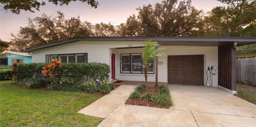 House in Tampa, Florida 3 bedrooms, 133.04 sq.m. № 1444387