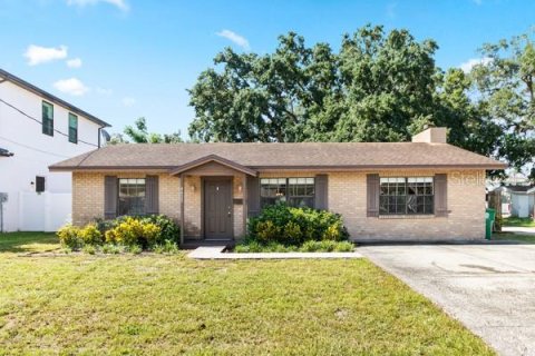 House in Tampa, Florida 3 bedrooms, 200.67 sq.m. № 1349533 - photo 3