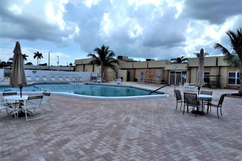 House in West Palm Beach, Florida 1 bedroom, 56.76 sq.m. № 1178440 - photo 12