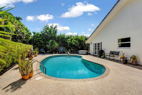 Villa ou maison à vendre à Delray Beach, Floride: 3 chambres, 252.32 m2 № 703547 - photo 4