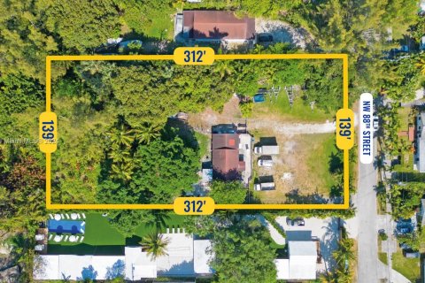 Propiedad comercial en venta en El Portal, Florida № 1229962 - foto 5