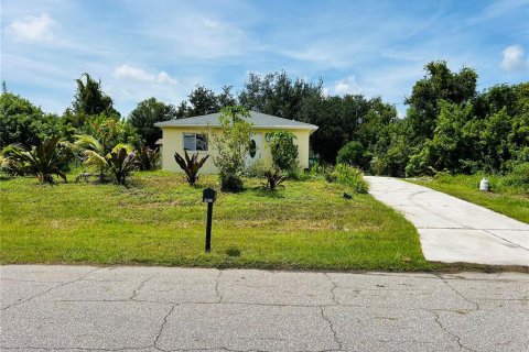 House in Port Charlotte, Florida 2 bedrooms, 55.74 sq.m. № 1376628 - photo 1