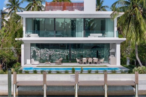 Villa ou maison à vendre à Miami Beach, Floride: 5 chambres, 537.63 m2 № 1171711 - photo 1