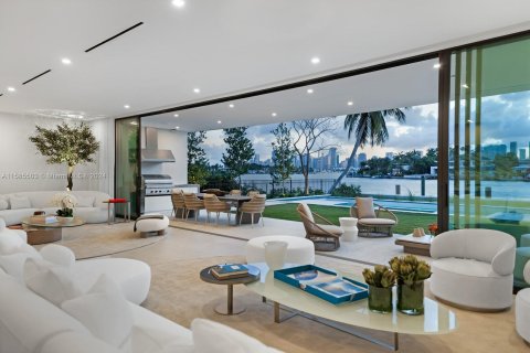 Villa ou maison à vendre à Miami Beach, Floride: 5 chambres, 537.63 m2 № 1171711 - photo 2
