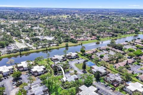 Townhouse in Royal Palm Beach, Florida 3 bedrooms, 158.86 sq.m. № 1172231 - photo 6