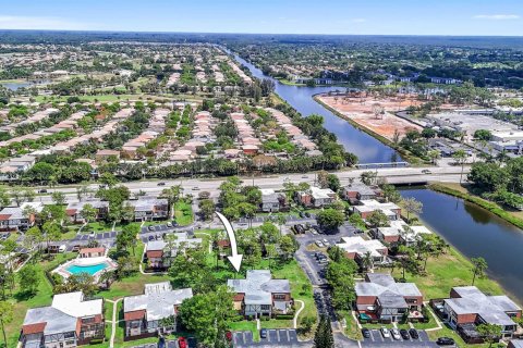 Townhouse in Royal Palm Beach, Florida 3 bedrooms, 158.86 sq.m. № 1172231 - photo 5