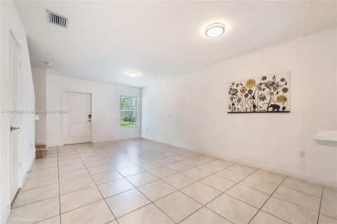 Touwnhouse à vendre à Florida City, Floride: 2 chambres, 112.23 m2 № 1331089 - photo 5