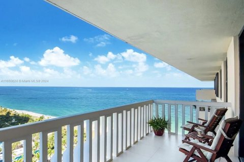 Condominio en venta en Bal Harbour, Florida, 2 dormitorios, 156.82 m2 № 1347728 - foto 1