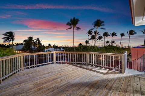 Villa ou maison à vendre à Riviera Beach, Floride: 4 chambres, 278.34 m2 № 890308 - photo 26