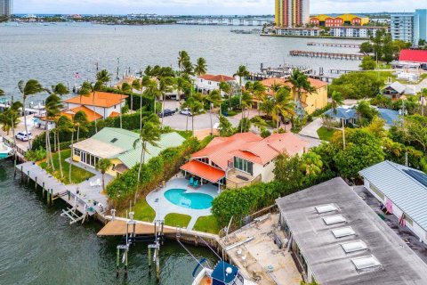 Villa ou maison à vendre à Riviera Beach, Floride: 4 chambres, 278.34 m2 № 890308 - photo 2