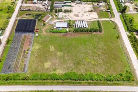 Commercial property in Miami, Florida № 1220781 - photo 11