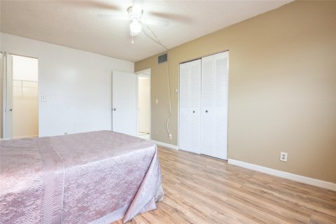 Condo in Lauderhill, Florida, 1 bedroom  № 821110 - photo 22