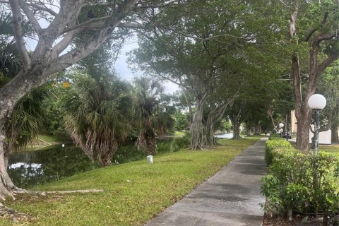 Condo in Lauderhill, Florida, 1 bedroom  № 821110 - photo 2