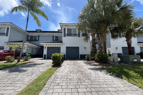 House in Fort Lauderdale, Florida 3 bedrooms, 126.35 sq.m. № 1333551 - photo 1